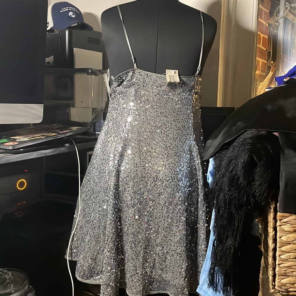 Dress - Picture 3 of 5